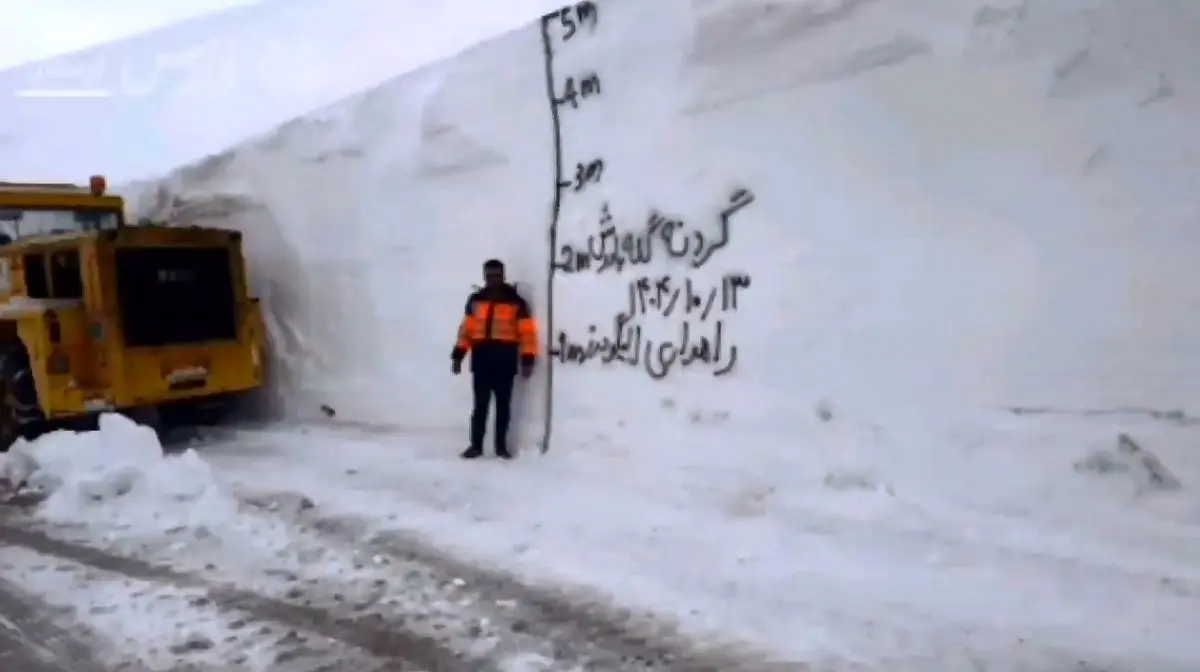 ارتفاع ۵ متری برف در «گله‌بادوش» الیگودرز لرستان + فیلم