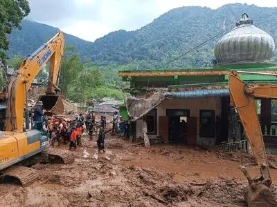 چند کشته و مفقود  در پی سیل و رانش زمین در اندونزی