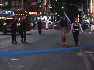 Shooting at New York’s Times Square leaves 3 wounded