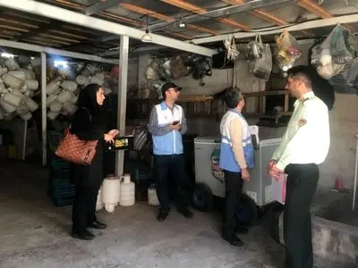 پلمب انبار غیرمجاز و توقیف ۹۰۰ لیتر آب‌آلبالو در صومعه‌سرا
