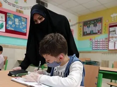 والدین در برابر آموزش حضوری دانش آموزان مقاومت نکنند