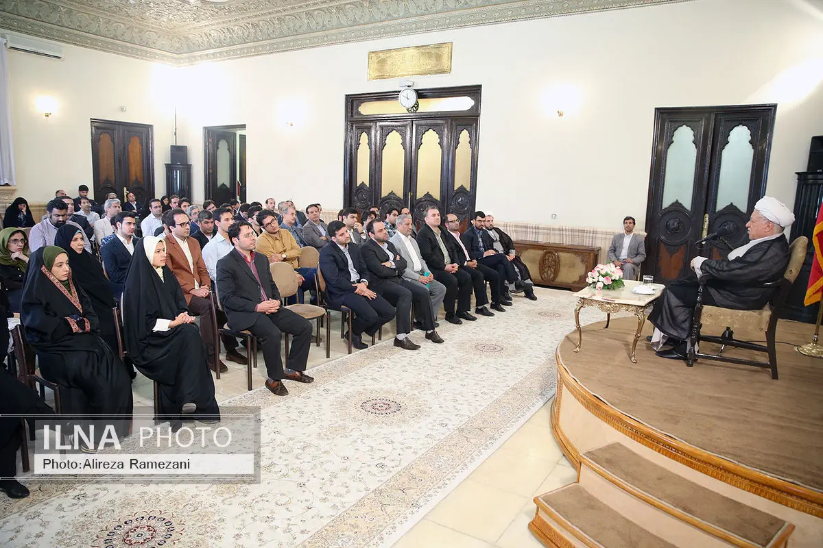 سطحینگری در جامعه ایران جواب نمیدهد