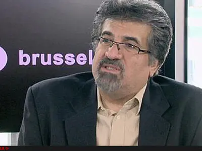شجریان و فرهادی فرمانده ارشد مبارزه فرهنگی با ترامپ شوند/ نباید آتو به دست رییس جمهور آمریکا دهیم