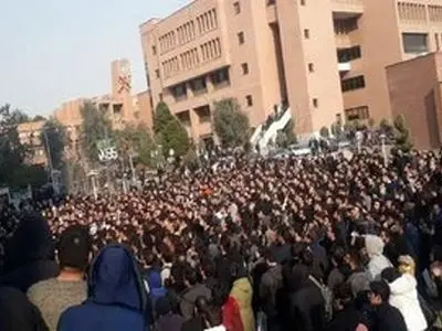 چرا شعارهای این روزهای دانشجویان این‌قدر همراه با فحش و ناسزاست؟