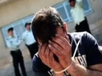 دستگیری یکی از اراذل سطح یک منطقه تهران‌نو/قمه‌کشی و عربده‌کشی در پارک
