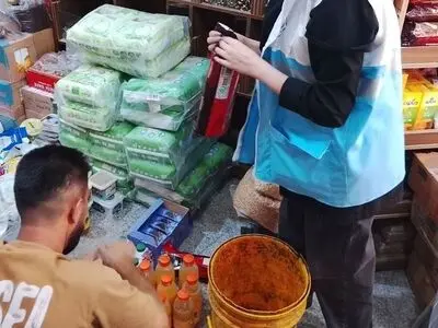 کشف ۲۲۰ کیلوگرم مواد غذایی فاسد و تاریخ گذشته در لوشان