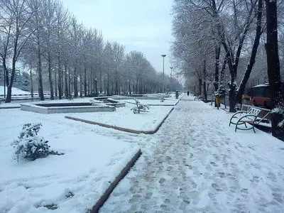 انجام ۵۳۰۰ کیلومتر باند برف‌روبی در محورهای کرمانشاه