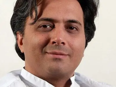 مجید اخشابی تیتراژ پایانی سریال ده‌نمکی را می‌خواند