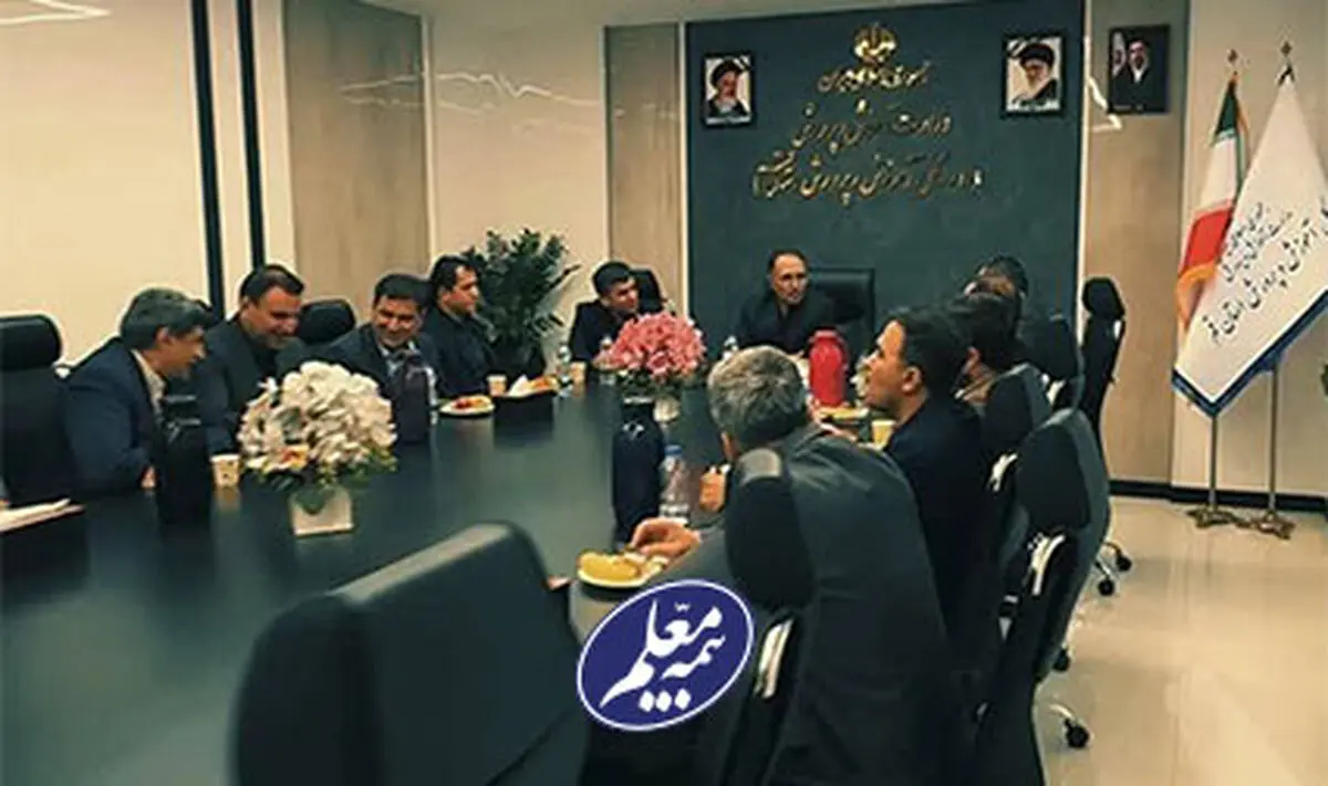 دیدار مدیرعامل بیمه معلم با مدیرکل آموزش‌وپرورش استان قم
