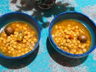 ۲ روش طرز تهیه نخود آب بسیار مقوی با گوشت و بدون گوشت