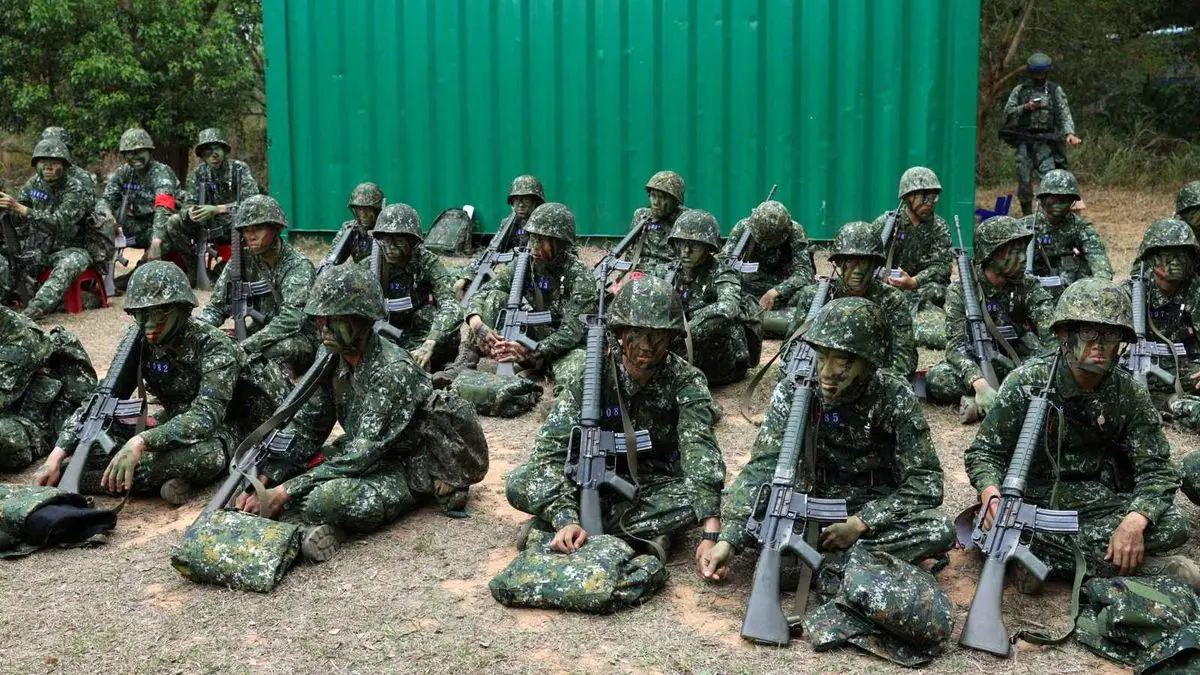 بحران سربازی در تایوان؛ فرار سلبریتی‌ها و تهدید هویت ملی