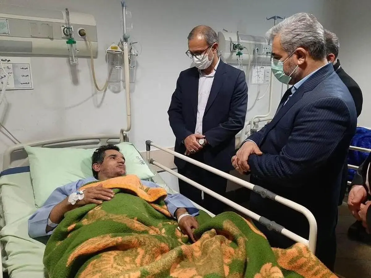 عیادت رئیس کل دادگستری استان سمنان از مصدومان سانحه  جاده سمنان- مهدیشهر