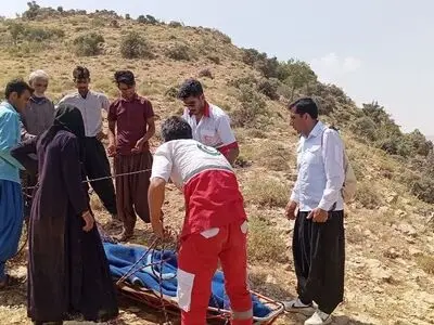 امدادرسانی نیرو‌های هلال احمر به مادر باردار 