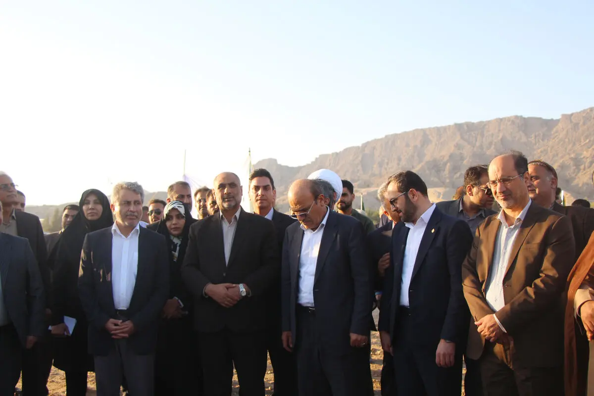 نخستین برداشت گندم کشور در هرمزگان با حضور وزیر کشاورزی