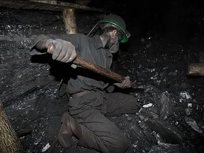 مسئولان به وعده بازگشایی معدن ذغالسنگ سنگرود عمل کنند