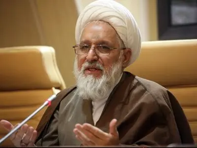 عده ای از کارشناسان غیر متعهد به بهانه‌ی تنظیم بازار کلاه بر سر ما می‌گذراند