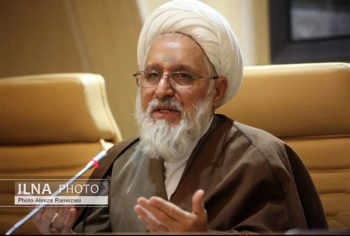 عده ای از کارشناسان غیر متعهد به بهانه‌ی تنظیم بازار کلاه بر سر ما می‌گذراند