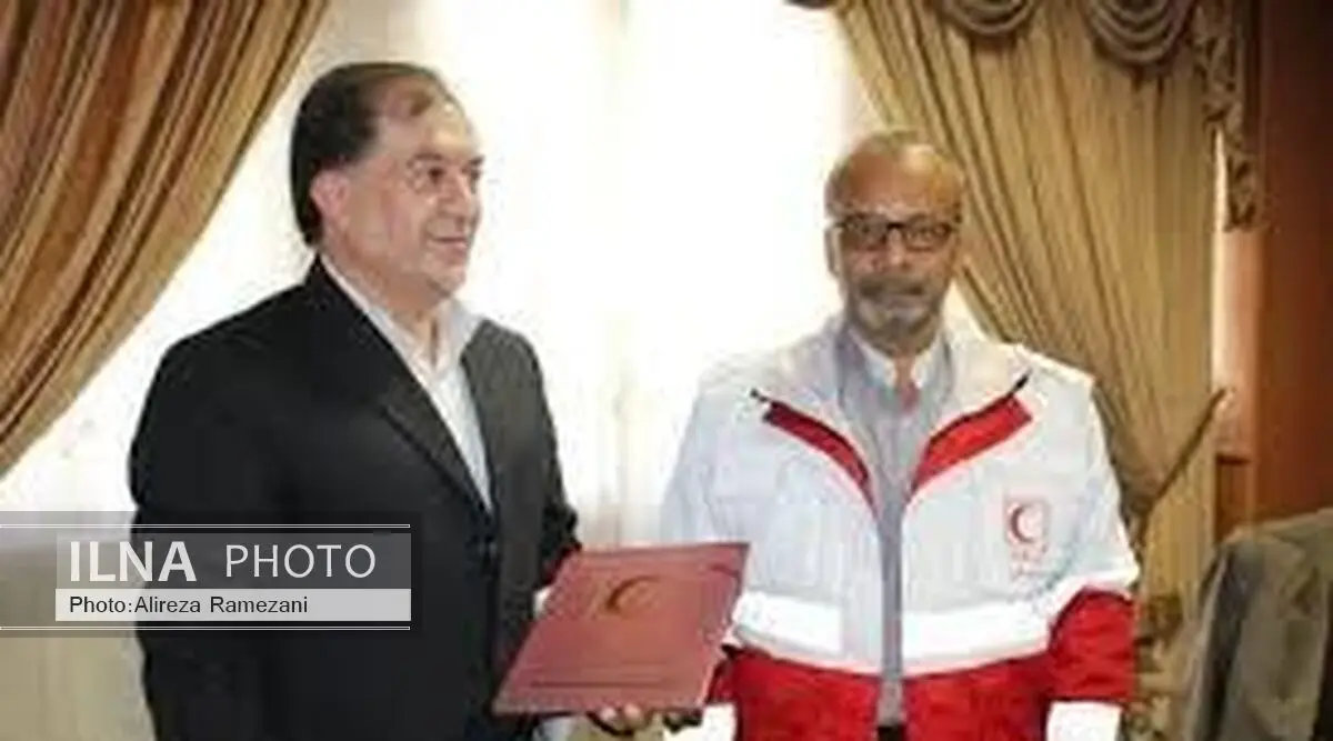 استاندار مرکزی از مدیر عامل جمعیت هلال احمر استان تقدیر کرد