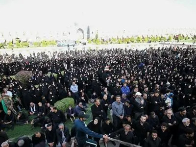مراسم وداع با پیکر شهید حججی در میدان امام اصفهان + تصاویر