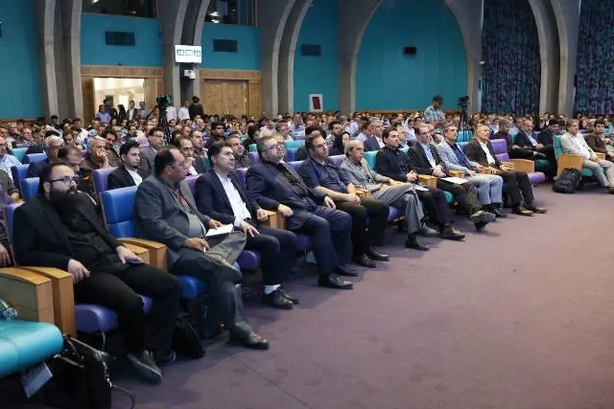کاهش تولید ناخالص ملی با قطعی برق صنایع/ وزارتخانه‌ها بجای سیاست‌گذاری بنگاه‌دار شده‌اند