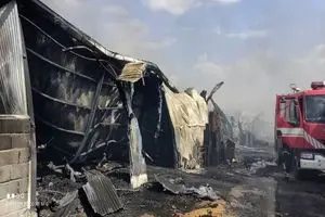 آتش‌سوزی در کارخانه یخچال‌سازی «سیلوان» تبریز/ حادثه خسارت جانی نداشت 