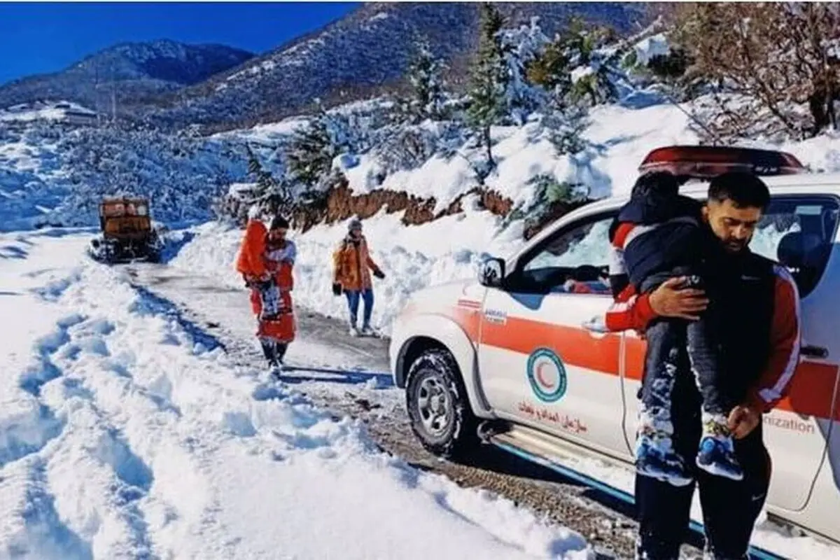 امدادگران هلال احمر به 131 نفر گرفتار در کولاک الموت کمک کردند
