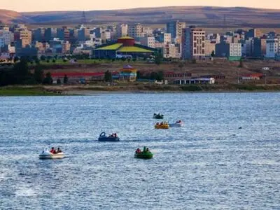 انتقال درخت‌های کنار گذر پل قدس به منطقه گردشگری شورابیل 