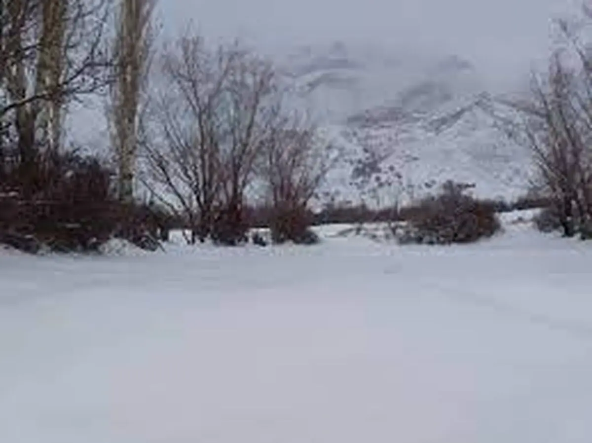 گشت و گذاری در روستای خسرود بعد از بارش برف + عکس