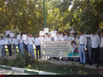 جمعی از کارکنان شرکت نفت خلیج فارس مقابل مجلس تجمع کردند