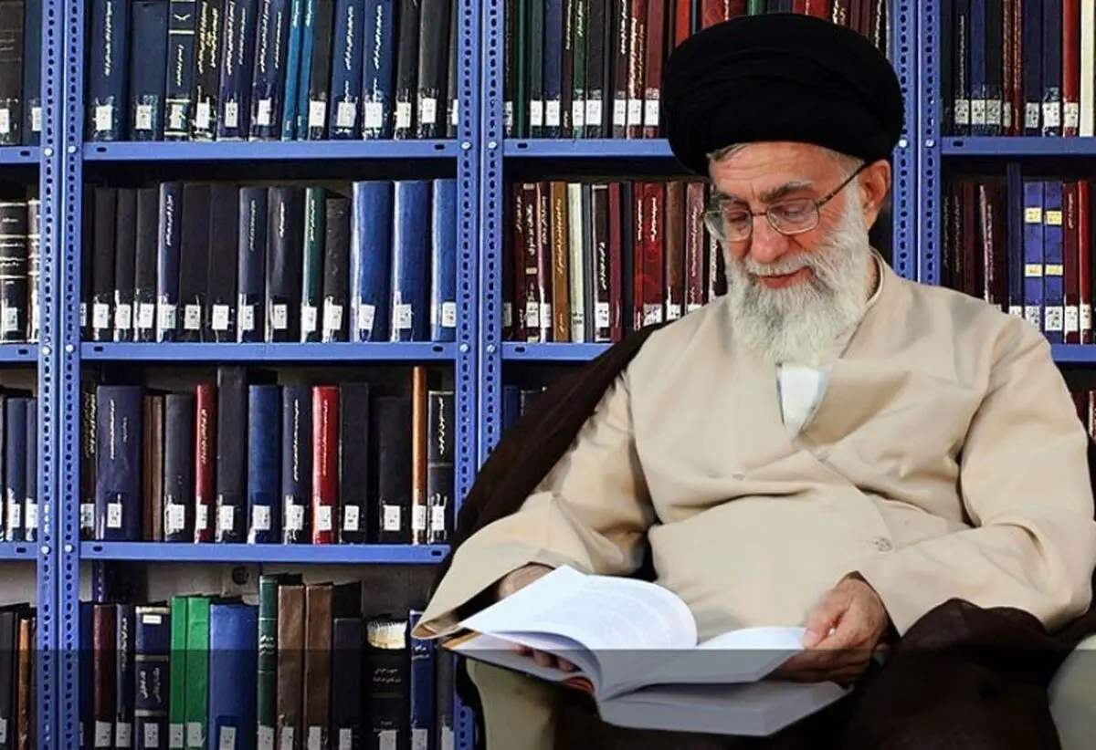 اصدار کتاب الآراء السیاسیة للسید علی الخامنئی (حفظه الله)