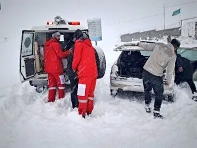 نجات ۷۹۷ نفر در کولاک و برف ۸ استان توسط تیم های عملیاتی هلال احمر

