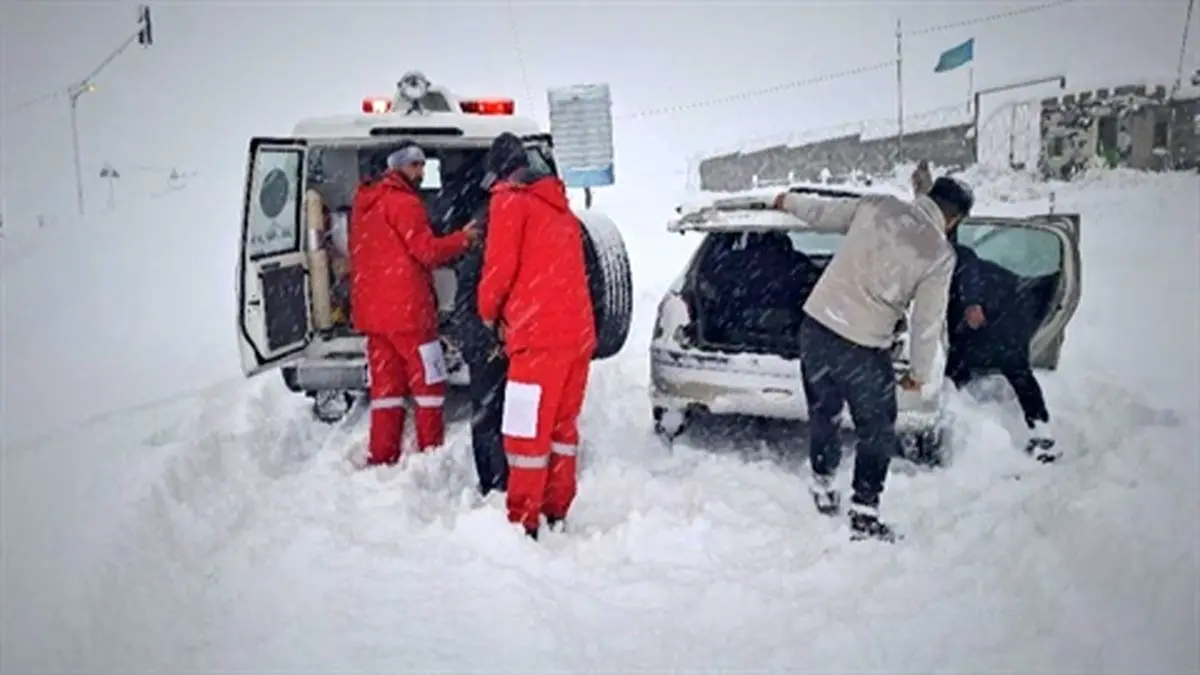نجات ۷۹۷ نفر در کولاک و برف ۸ استان توسط تیم های عملیاتی هلال احمر

