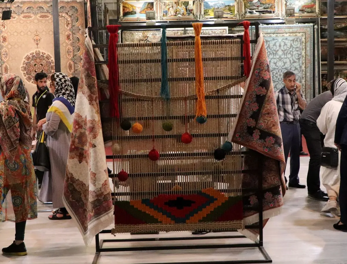 ​قامت قالی شیراز شکست/ ناامیدی ۱۷۰ هزار بافنده استان از صنعت فرش