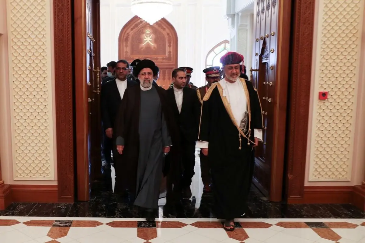 Iranian President Raisi in Masqat, officially welcomed by Sultan