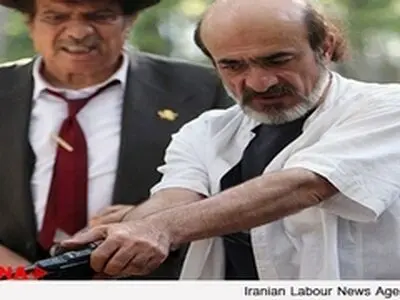 انتقاد دری به مختاباد، زیباکلام و منتقدان سریال کلاه پهلوی