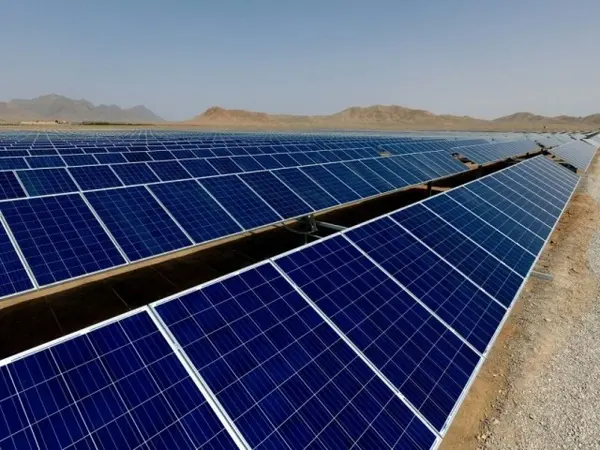 بهره برداری از ۲۷۰ نیروگاه ها و سامانه های کوچک برق خورشیدی در اصفهان