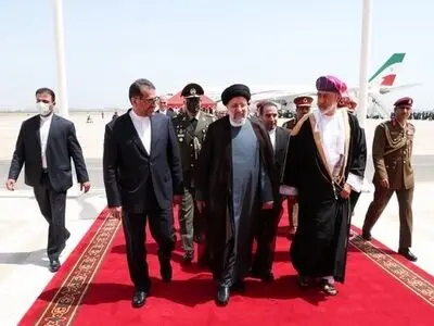سلطان عمان یستقبل الرئیس الایرانی رسمیا