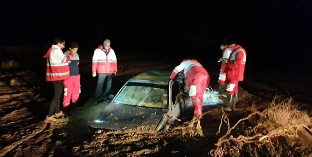 ۱۴کارگر بر اثر وقوع سیلاب در معدن سنگ آهن «بند نرگس» بادرود دچار حادثه شدند