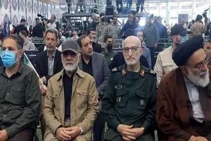 با همه وجود مقابل دشمن می‌ایستیم