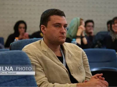 دولت روسیه به تئاترهای مستقل و آزاد با محتوای سیاسی کمک نمی‌کند/ دولت آلمان سالانه ۳ میلیارد یورو به انجمن‌های خصوصی تئاتر می‌دهد/ آیا امروز به متدهای استانیسلاوسکی احتیاج داریم؟