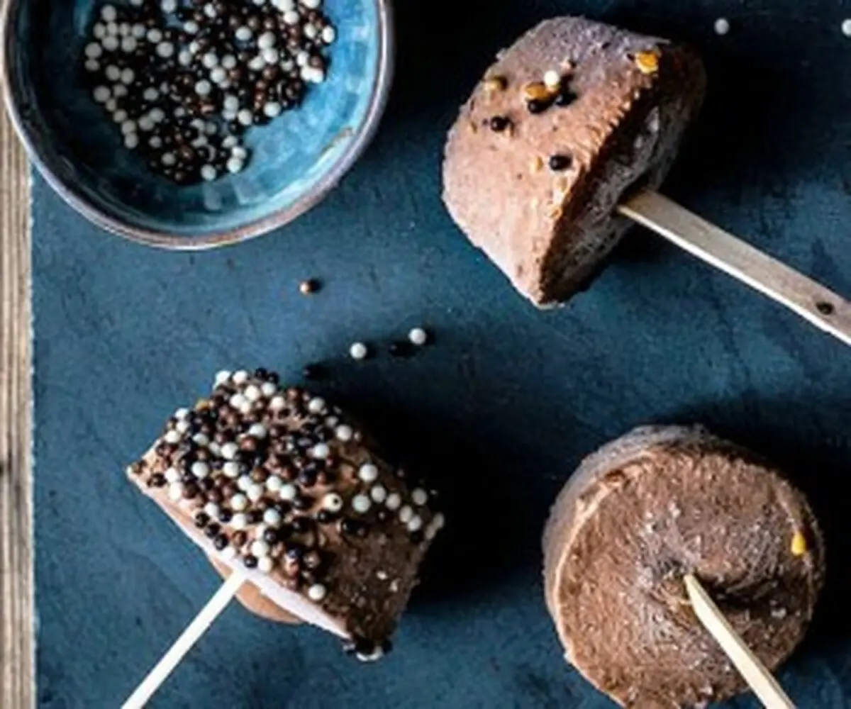 3 طرز تهیه مختلف برای تهیه بستنی شکلاتی رژیمی