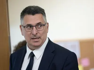 بسیاری از اطرافیان ما امروز به دنبال نابودی ما هستند