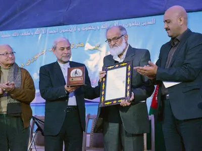 دنبال همگرایی ادبی هستیم با اهل اسلحه کار نداریم