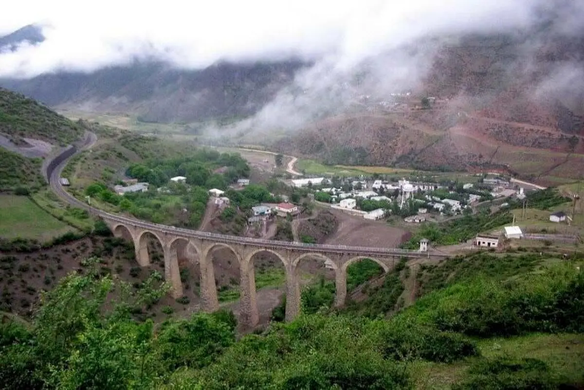 Railway highlights Iran's contemporary architecture, industry