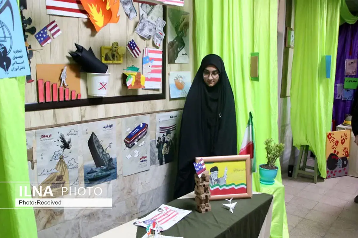 نمایشگاه دانش‌آموزان قزوین از دستاوردهای انقلاب افتتاح شد