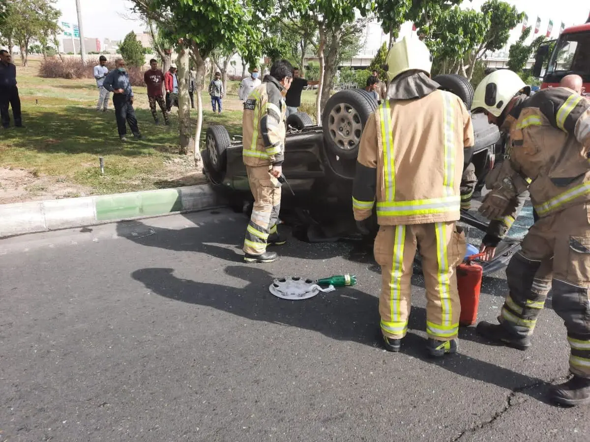 فوت سرنشین خودروی ۲۰۶ در پی واژگونی در بزرگراه شهید کاظمی