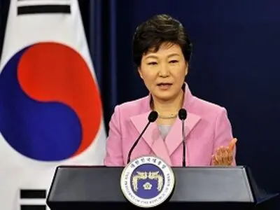 S. Korean president due in Tehran, heading big trade delegation