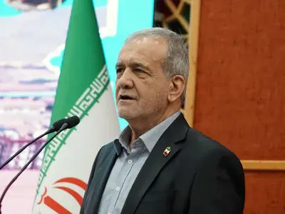 الرئیس بزشکیان یتلقى رسائل تهنئة من العدید من نظرائه بمناسبة ذکرى انتصار الثورة