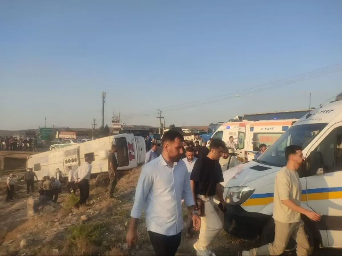 واژگونی اتوبوس در محور آذرشهر - ایلخچی ۱۸ مصدوم به جا گذاشت