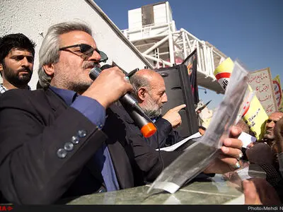 ادغام درمان تامین اجتماعی به تقابل کارگران با دولت منجر می‌شود/ نمی‌گذاریم منابع کارگران را به جیب پورشه‌سواران بریزند